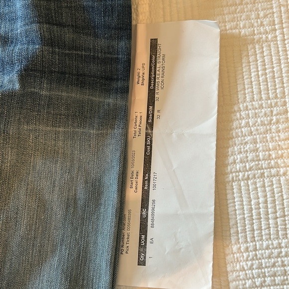 Women's R.E.A.L. Ariat denim jeans. Mid-rise straight, size 32R. Washed,not worn - Picture 2 of 15